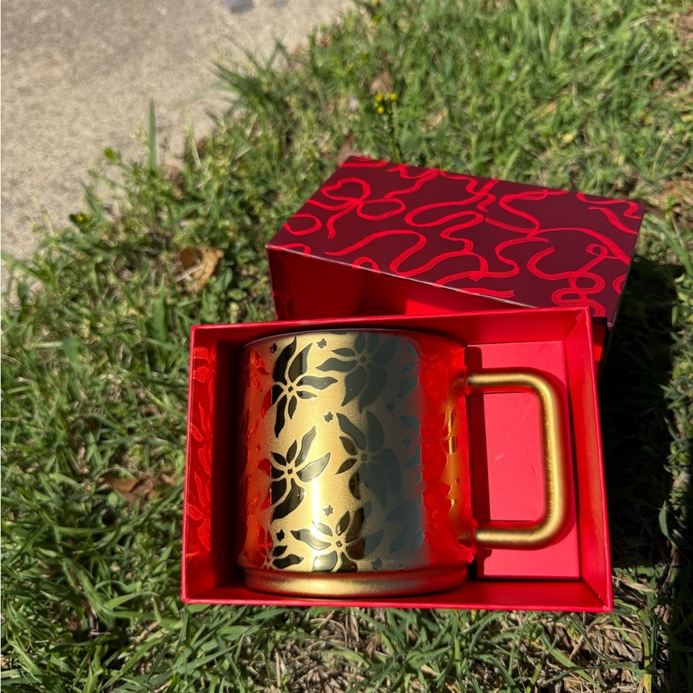 Starbucks Gold and Red Poinsettia 2026 mug brand new